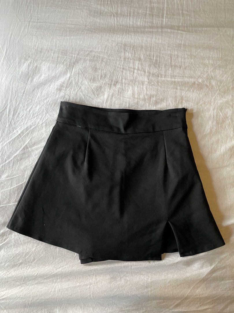 Black skort (thick fabric) (Category: Skirts) located in Pasig City. Submitted by whatsindscloset (Listing ID 1464610200, Image 2). Description: never used got it from bangkok .