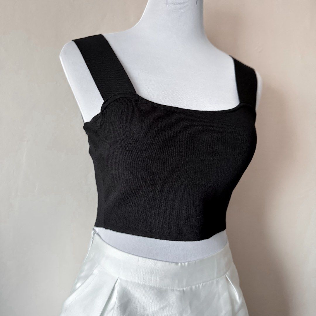 Black Squareneck Knit Top (Category: Others Tops) located in Antipolo. Submitted by rosywardrobe (Listing ID 1464681240, Image 3). Description: 🎀 MAKE READING A HABIT 🎀 • No order form, no reservation! • Strictly 1 day reservation • Payment first before order processing • No return, No exchange • Don’t make an offer if you’re not 100% sure • No shipping every weekends — PAYMENT CHANNELS — • GCash • Gotyme • Maya • BDO • BPI • Unionbank — DELIVE
