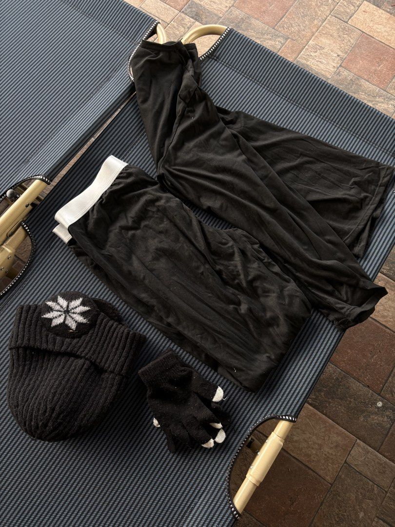 Black Thermal Long Johns, Beanie, and Gloves Set (Category: Activewear) located in Baguio. Submitted by pinkynj (Listing ID 1464654548, Image 1). Description: - Take all only!!! - Black thermal long johns (Size XL) - Comfortable elastic waistband - Matching ribbed beanie with snowflake design (One Size Fits Most) - Black gloves with white fingertips (One Size Fits Most) - Ideal for keeping warm in cold weather- - Used once only by my hubby during