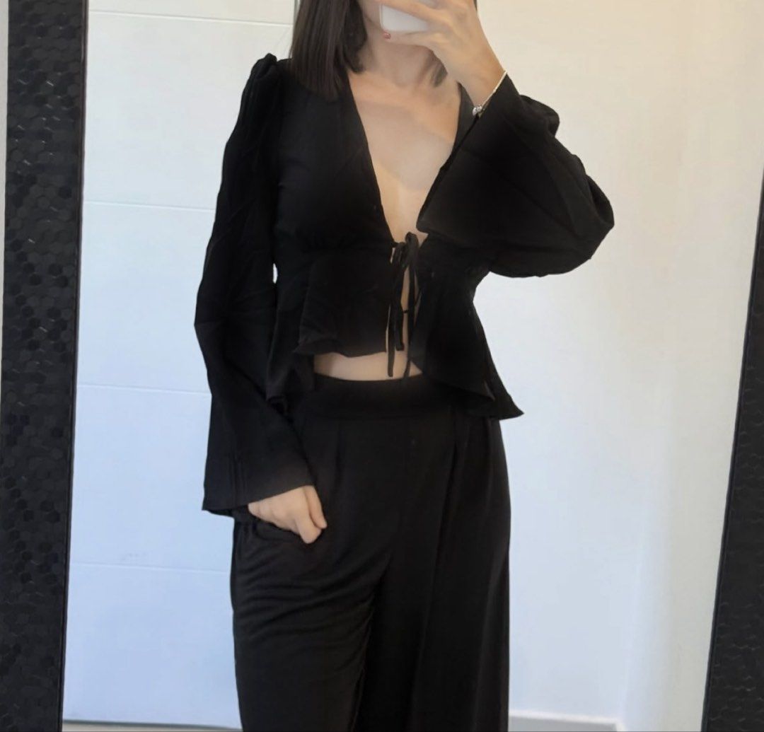 Black Tie Front Peplum Blouse (Category: Blouses) located in Manila. Submitted by glossywife (Listing ID 1464626537, Image 1). Description: Size XS Used once only! :) Mop: GCash / Bank Transfer Mod: GrabExpress / J&T / Lalamove Brandy Melville Zara Isa the label H&M Cotton On Stradivarius Phia Hollister Subdued John Galt Miu the label Traje Linen Bershka Aritzia Princess Polly Free People Realisation Par Meshki Oh Polly Pacsun Jaded London With J