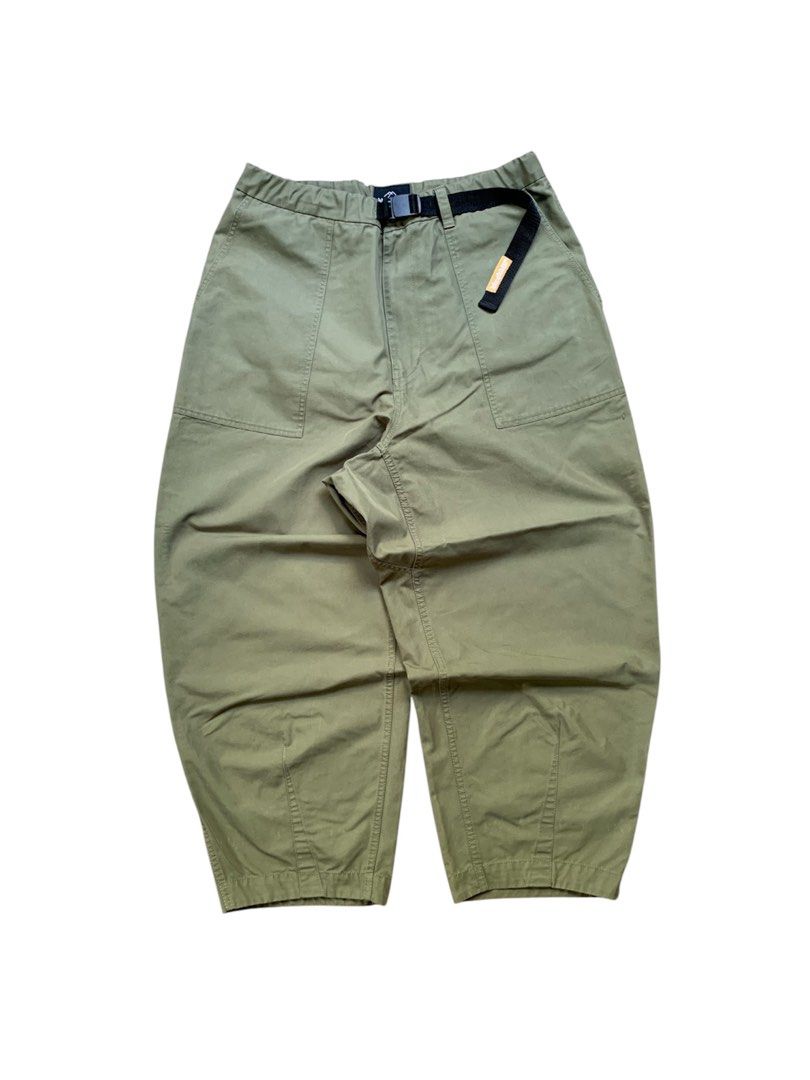 Blackhill Olive Green Baloon Pants (Category: Jeans) located in Buhi. Submitted by sneak_pick (Listing ID 1464601161, Image 1). Description: Blackhill Olive Green Baloon Pants Measurements: Waist: 32” Length: 38” Leg Opening: 8.5” Very Minimal signs of use. Excellent condition..
