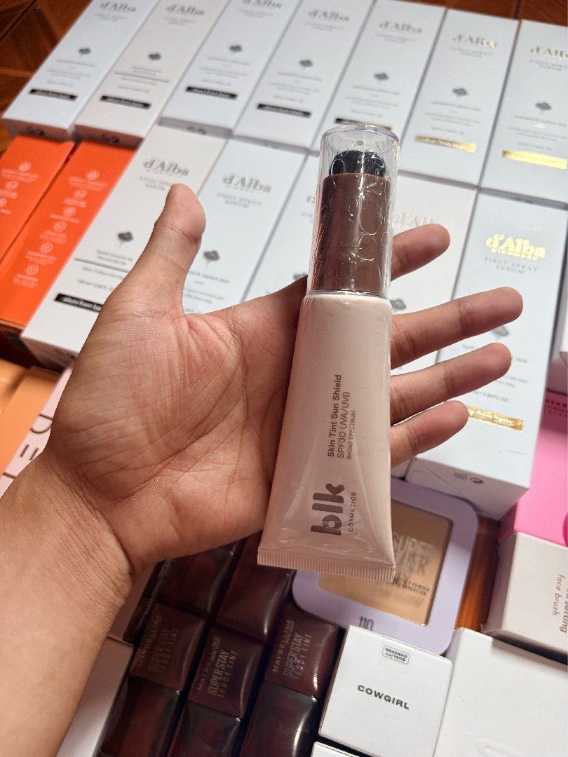 BLK Skin Tint Sun Shield (Category: Makeup) located in San Mateo. Submitted by chrstian1 (Listing ID 1464702900, Image 1). Description: .