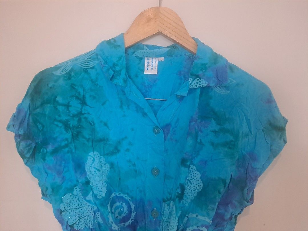 Blouse cover up (Category: Undergarments & Loungewear) located in Manila. Submitted by joanbalde39643 (Listing ID 1464664019, Image 2). Description: This vibrant teal and blue tie-front crop shirt features a distinct bohemiam bohemian-style wax-resist batik dye pattern with ornate floral and circular lace-like stamping throughout the fabric.PoshmarkBodacious Resortwear | Tops | Vintage Bodacious Resortwear ...eBay UK90s Vintage Blue Ombre Floral 