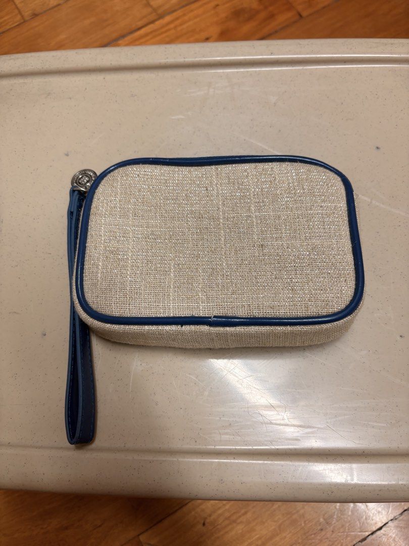 Blue Rimmed Wallet (Category: Wallets & Card holders) located in San Juan City. Submitted by kawaiiprelovedshoppe (Listing ID 1464663772, Image 1). Description: .