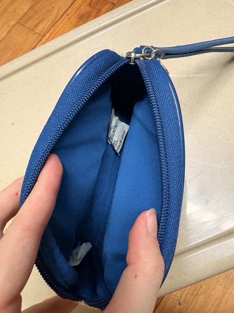 Blue Rimmed Wallet (Category: Wallets & Card holders) located in San Juan City. Submitted by kawaiiprelovedshoppe (Listing ID 1464663772, Image 2). Description: .