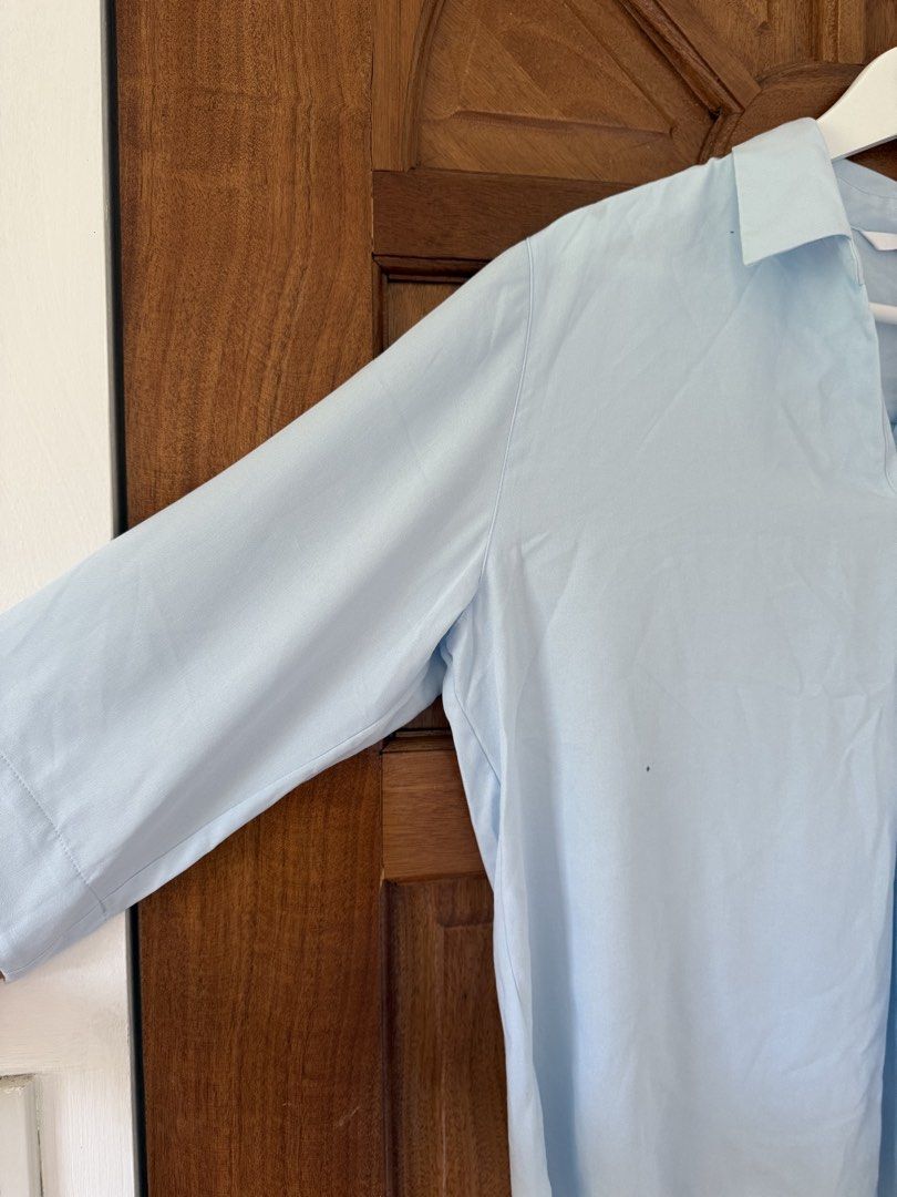 Blue Uniqlo Long Sleeves (Category: Longsleeves) located in Naga. Submitted by sbcookieee (Listing ID 1464705292, Image 2). Description: .