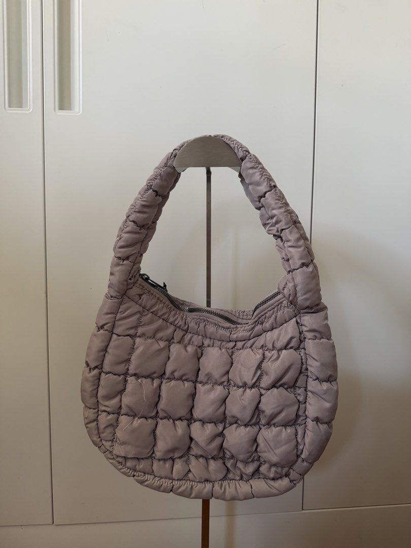 bluenotes puffer bag (Category: Shoulder Bags) located in Bulacan. Submitted by femalethings (Listing ID 1464661301, Image 3). Description: mop gcash bdo mod jnt.