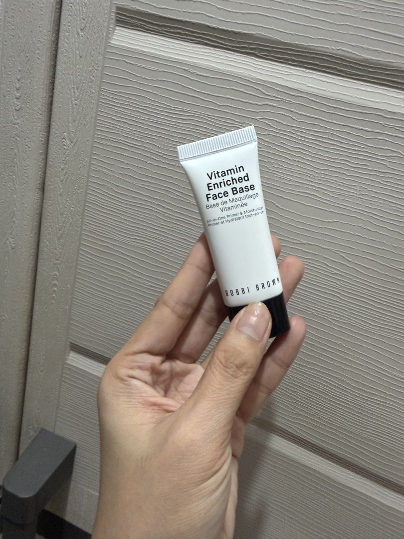 Bobbi Brown Vitamin Enriched Face Base 15ml (Category: Makeup) located in Davao. Submitted by fabdeclutter (Listing ID 1464757795, Image 1). Description: - Brand: Bobbi Brown - Product: Vitamin Enriched Face Base - Size: 15ml (Travel/Trial size) - Type: 2-in-1 Primer and Moisturizer - Benefit: Hydrates skin and preps a smooth base for makeup - Condition: Brand new, unopened.
