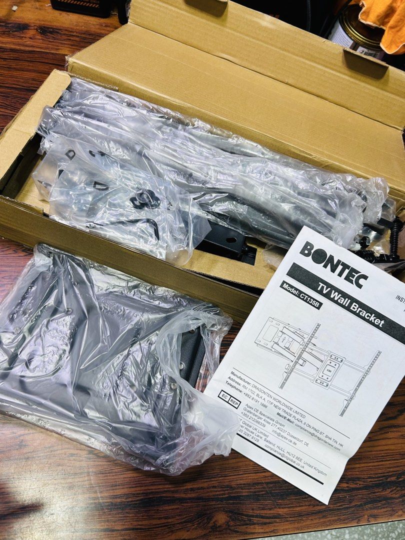 BONTEC CT135B TV Wall Bracket Mount (Category: TV Parts & Accessories) located in Manila. Submitted by starbalesukandjapansurplus (Listing ID 1464576828, Image 2). Description: - BONTEC TV Wall Bracket CT135B - VESA Compatibility: 200x100mm to 600x400mm - Max Load Capacity: 132 lbs (60 kg) - Wall Type Compatibility: Wood stud, solid concrete, brick - Installation manual included - All parts appear to be present.