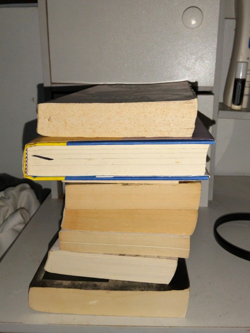 Book Bundle (Category: Storybooks) located in Caloocan City. Submitted by fiercerabbit.21a8cc (Listing ID 1464753671, Image 2). Description: Hello! I'm selling this bundle for only P250. Rfs : needs extra fund mop: gcash mod: j&t.
