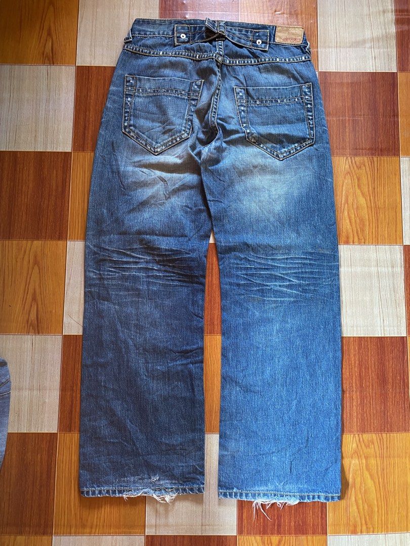 Mens Bootcut Jean (Category: Jeans) located in General Santos City (Dadiangas). Submitted by paellwq (Listing ID 1464577325, Image 2). Description: Easy Riders - Regular Bootcut Jeans w Buckle Waist : 34 inches Length: 43 inches Thigh : 13 inches Hem : 10 inches Good Condition- Nine out of ten Color Rate -Featuring Buckle On the Back -Good Scratches Design on Front Area -Need Wash! + Shipping Fee.