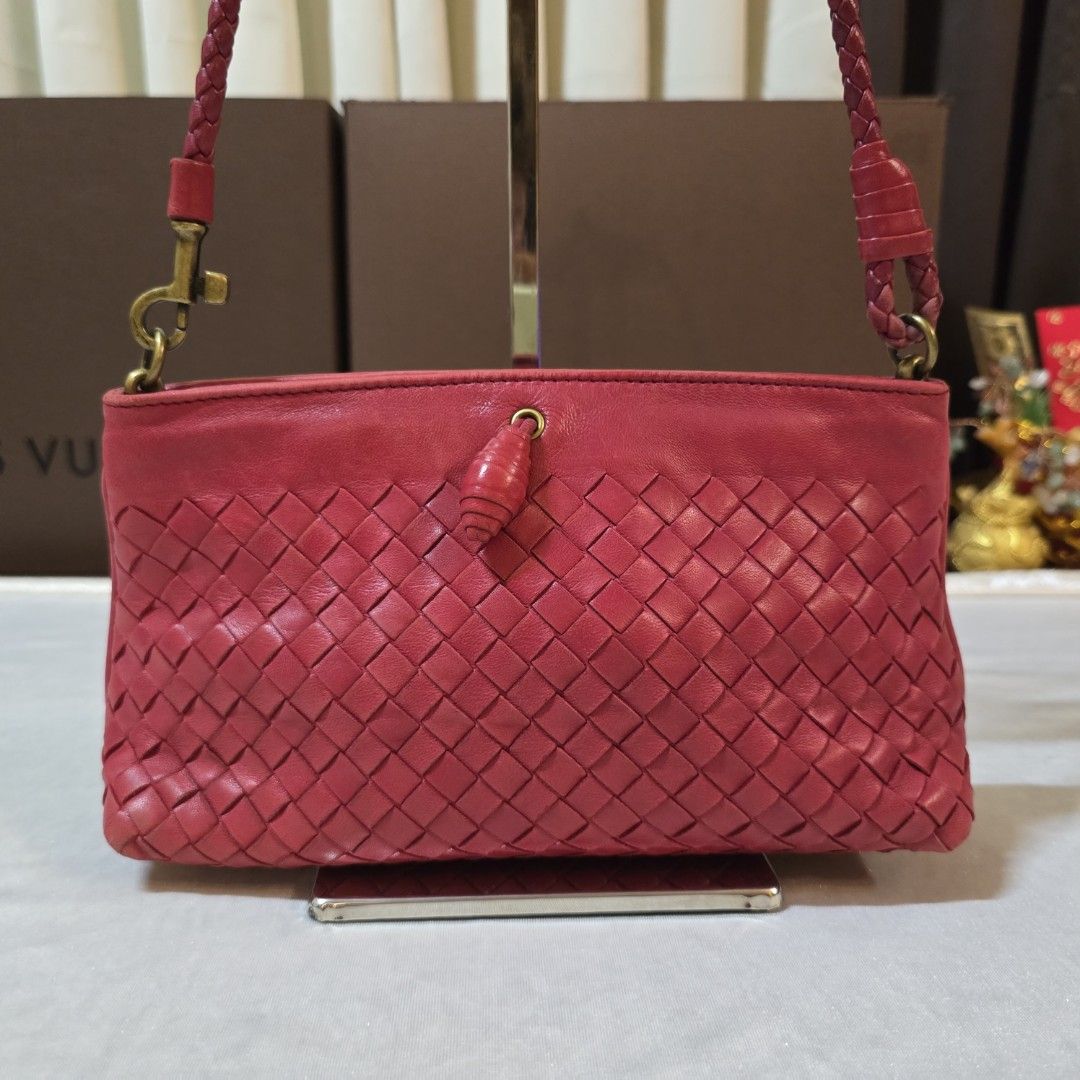 Bottega intrecciato🩷small.bag (Category: Luxury Bags & Wallets) located in Paranaque City. Submitted by kyshei (Listing ID 1464740385, Image 2). Description: 💯legit/orig🩷.