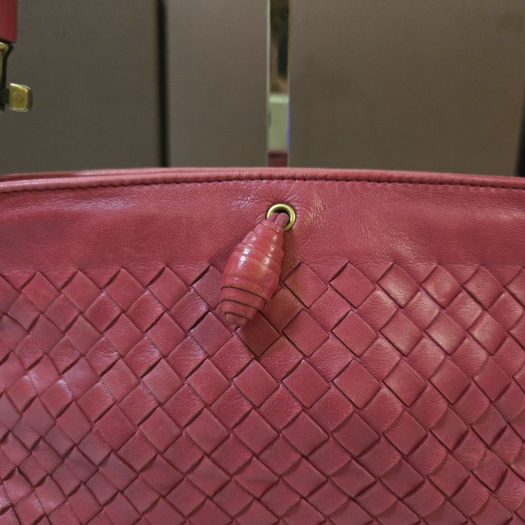 Bottega intrecciato🩷small.bag (Category: Luxury Bags & Wallets) located in Paranaque City. Submitted by kyshei (Listing ID 1464740385, Image 3). Description: 💯legit/orig🩷.