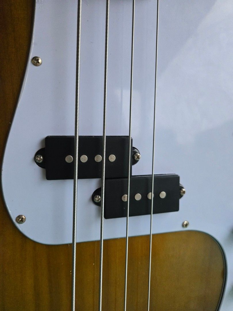 Brand New Bass Guitar (Category: Musical Instruments) located in Caloocan City. Submitted by gentlemoon.d07c98 (Listing ID 1464662707, Image 2). Description: Brand New Bass Guitar Inclusion: Strap Allen wrench Jack Cable Bag Rfs: need budget.