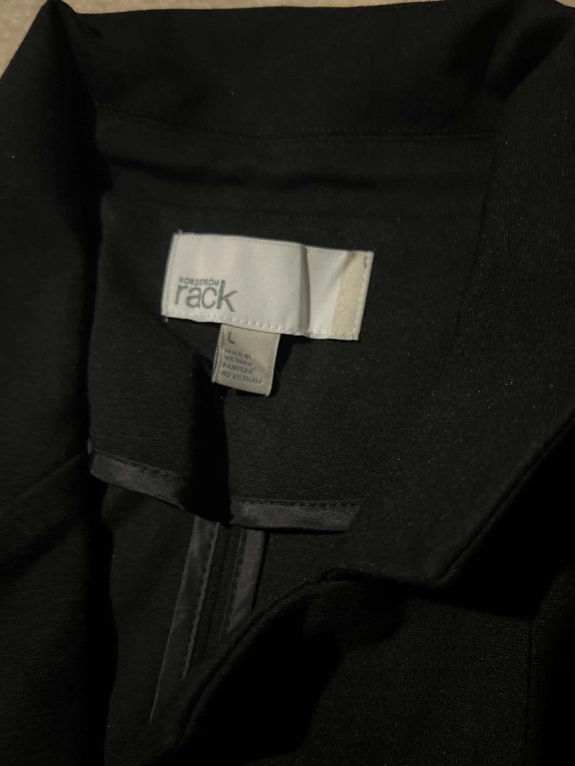 BRANDED BLAZERS (Category: Coats, Jackets and Outerwear) located in Manila. Submitted by fyndr404.co (Listing ID 1464729763, Image 2). Description: BRANDED BLAZERS GOOD AS NEW.