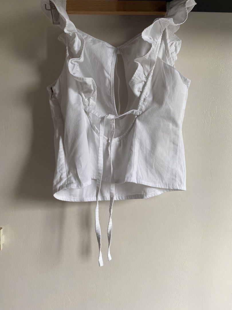 branded GUARAPO white keyhole dainty top (Category: Sleeveless) located in Santa Rosa. Submitted by wear.meda (Listing ID 1464638385, Image 3). Description: Brand: GUARAPO s-m WAIST: 28-30 BUST: 33-36 •Like new! vv comfy to wear🪷🦢 •pretty and unique deets! •looks good when worn⭐️☺️ For inquiries, message us here or in our ig acc: wear.meda 💌 #vintage #vintageph #vintagetops #floral #floralvintage #flowerpastel #pastelskirt #pastelyellow #paste