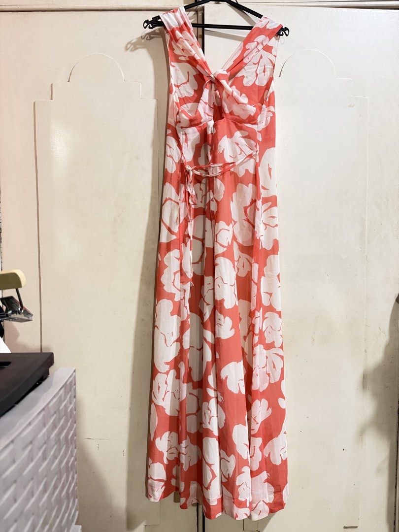 Branded Maxi Dress (Category: Dresses) located in Las Pinas. Submitted by bloomwithjoyph (Listing ID 1464702772, Image 2). Description: Maxi Dress Chiffon ivory and orange Xs-M, like new cut tag With side pockets 16 bust, 54 length 450.