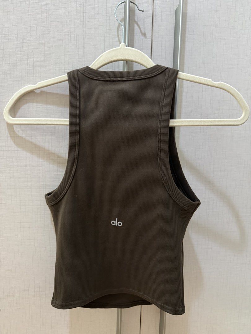 Brandnew Alo Brown Tank (Category: Sleeveless) located in Quezon City. Submitted by emily_in_pariss (Listing ID 1464629232, Image 3). Description: Not padded Can be for workout or everyday wear purchased in alo dubai.