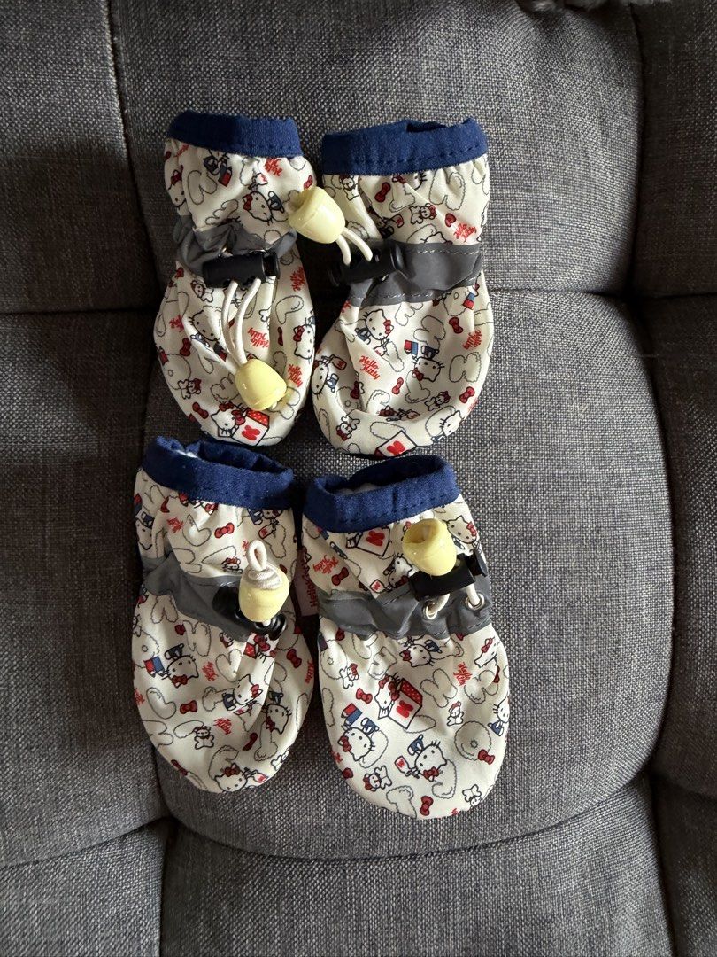 Brandnew Hello Kitty Pet shoes (Category: Homes & Other Pet Accessories) located in Manila. Submitted by pachoooli (Listing ID 1464577048, Image 1). Description: Never used bought in Korea.