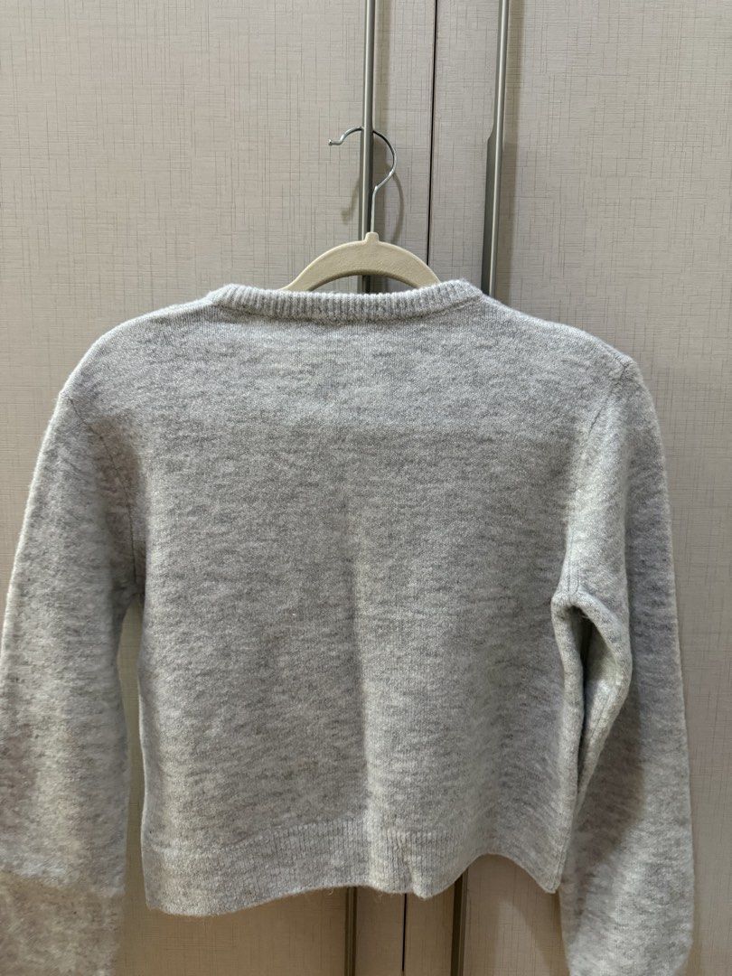 Brandnew Subdued Gray Cardigan (Category: Longsleeves) located in Quezon City. Submitted by emily_in_pariss (Listing ID 1464626939, Image 3). Description: Purchased in Subdued hk! Comes with paperbag.