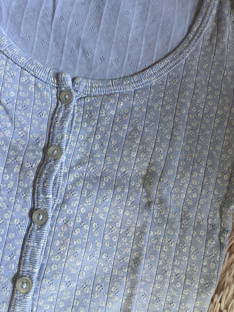 Brandy Melville Top (Category: Blouses) located in Manila. Submitted by kathhhhh236 (Listing ID 1464597861, Image 2). Description: .