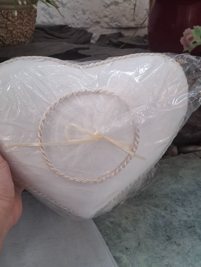 Bridal Accessories Set (Category: Accessory Holder, Box & Organizers) located in Marikina City. Submitted by modacaridad (Listing ID 1464632602, Image 3). Description: - 2 White heart-shaped pillow - 1 Veil with pin - 1 Cord - 1 Arrhea (Aras).