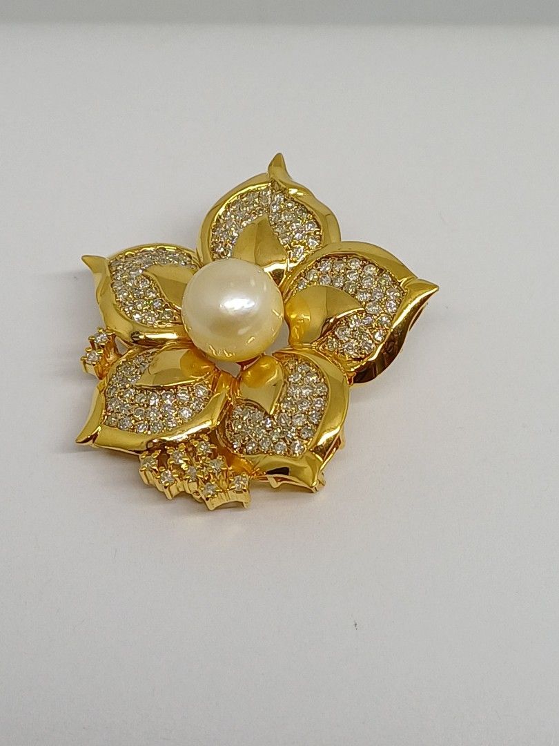 Brooch flower (Category: Brooches) located in Makati City. Submitted by divinejewels.ph (Listing ID 1464624341, Image 2). Description: JPST-3905A BROOCH FLOWER 1 SSP CHAMP. 148 DIAMONDS 3.70CTS 1OKY 25.18 GRAMS.