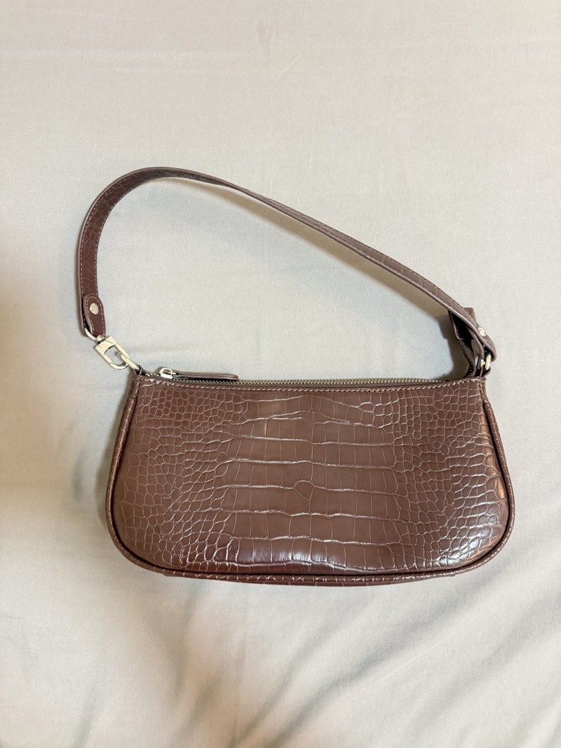 Brown Baguette Bag (Category: Shoulder Bags) located in Padre Garcia. Submitted by chelle1313 (Listing ID 1464702787, Image 1). Description: Brown Baguette Bag In good condition.