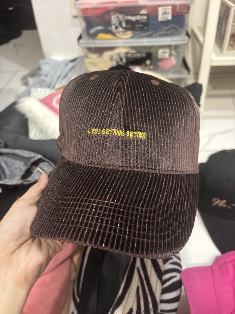 Brown cap (Category: Caps & Hats) located in Quezon City. Submitted by den.declutters (Listing ID 1464637946, Image 1). Description: Bought this from a shop in SG.