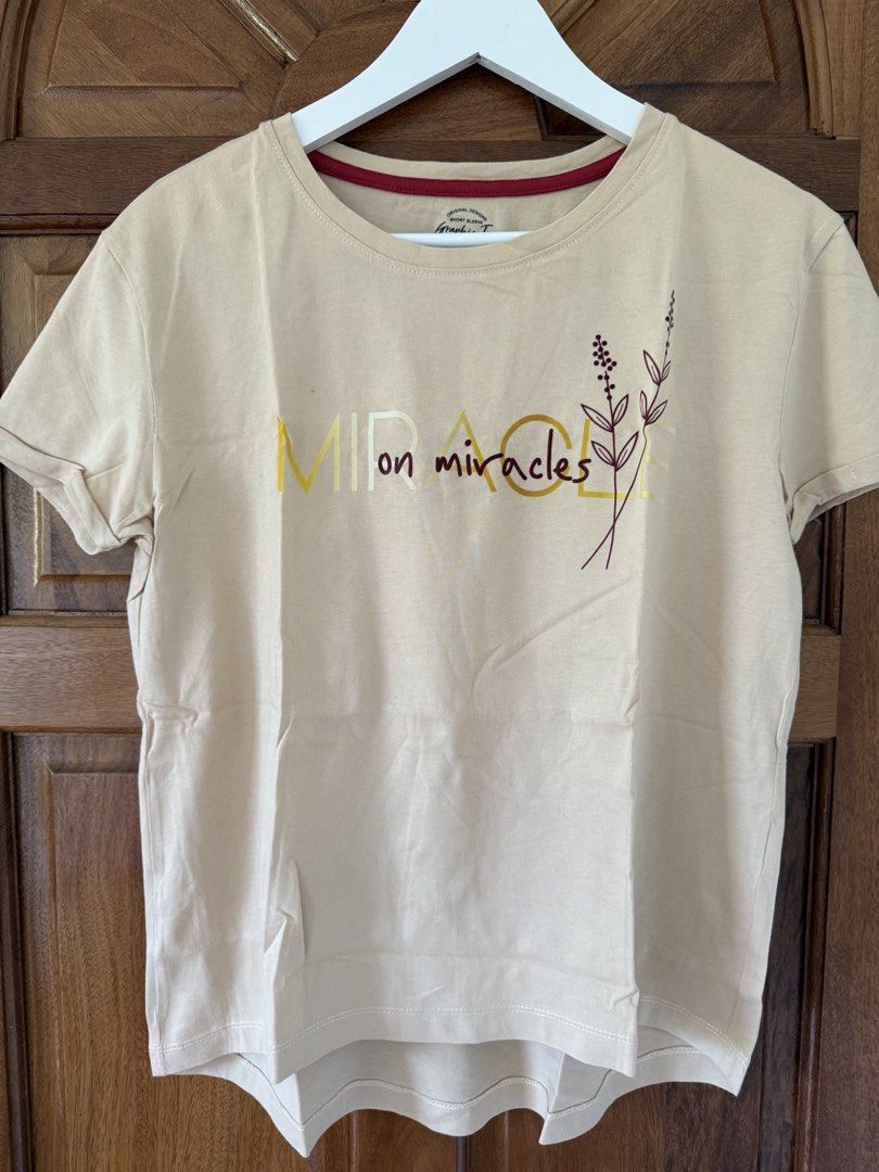 Brown Graphie Tee Shirt (Category: Shirts) located in Naga. Submitted by sbcookieee (Listing ID 1464705675, Image 1). Description: .