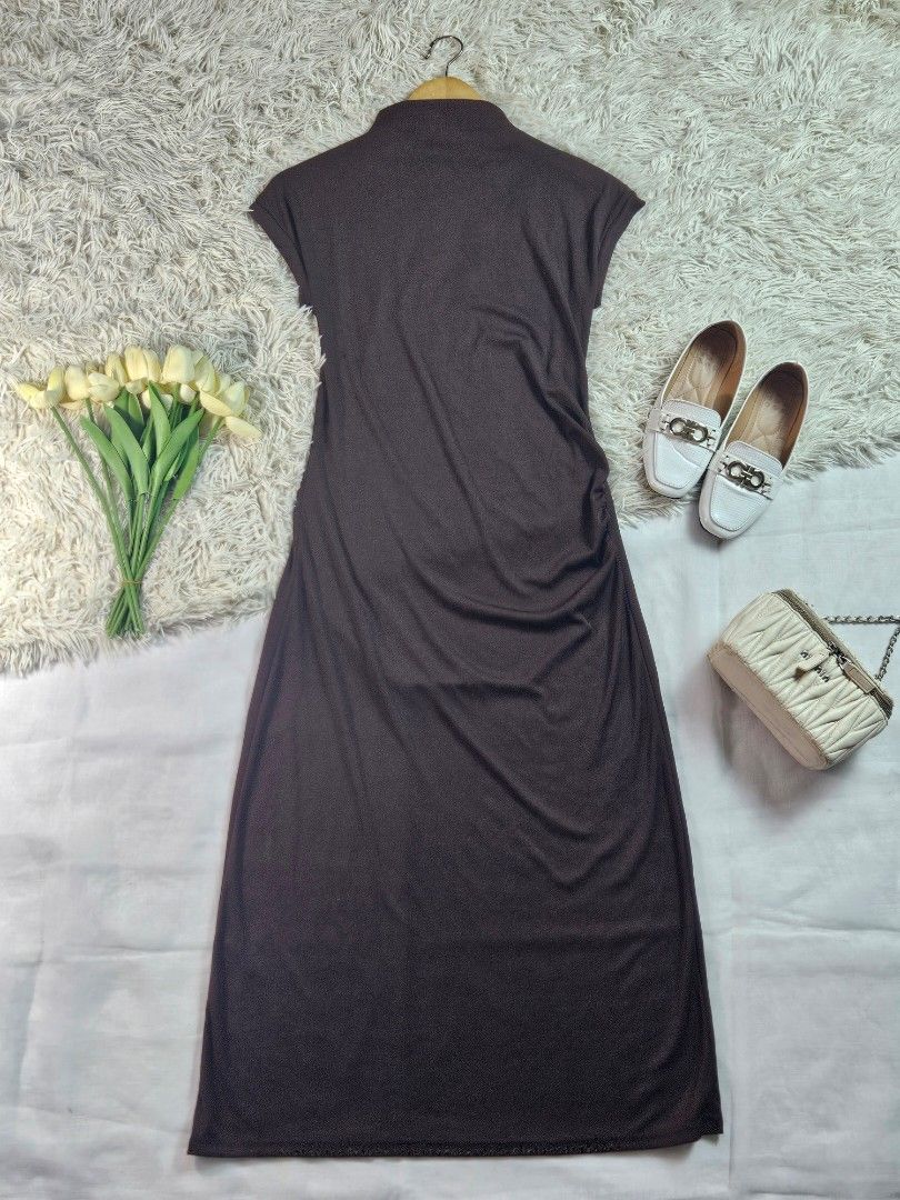 Brown Knitted Dress (Category: Dresses) located in Pandi. Submitted by delacruz_ar (Listing ID 1464636039, Image 1). Description: Brand-new knitted dress, perfect for tall girls..