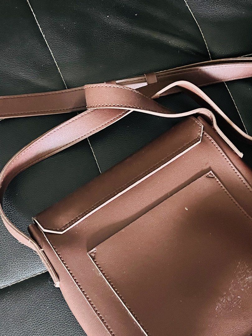 Brown Leather Crossbody Bag (Category: Cross-body Bags) located in Malolos. Submitted by magnoannchrstn (Listing ID 1464617648, Image 2). Description: - Genuine brown leather crossbody bag - Secure flap closure - Adjustable strap for comfortable wear - Minor scuffs on the exterior, consistent with normal use - Immaculate interior lining - Ideal for everyday errands and outings.