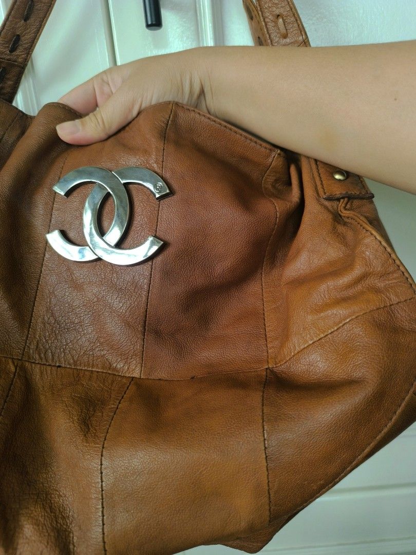 Brown Leather Shoulder Bag with CC Logo (Category: Luxury Bags & Wallets) located in Naga. Submitted by janetteku18158 (Listing ID 1464612881, Image 2). Description: - Genuine brown leather shoulder bag - Features iconic CC logo on the front - Soft, slouchy leather for a relaxed look - Detailed stitching on straps and bag body - Classic and versatile for everyday wear - Ample interior space for your essentials.