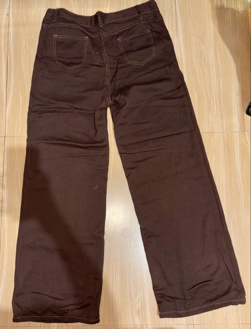 Brown Wide Leg Pants (Category: Jeans) located in Caloocan City. Submitted by stella_mari27 (Listing ID 1464660289, Image 2). Description: - Brown wide leg pants - Classic five-pocket styling - Button and zip closure - Stitching detail on seams - Comfortable fit - Great for casual wear.