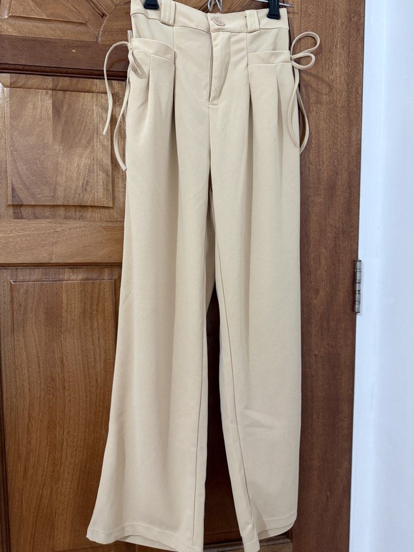 Brown Wide Leg Pants (Category: Other Bottoms) located in Naga. Submitted by sbcookieee (Listing ID 1464720102, Image 2). Description: .