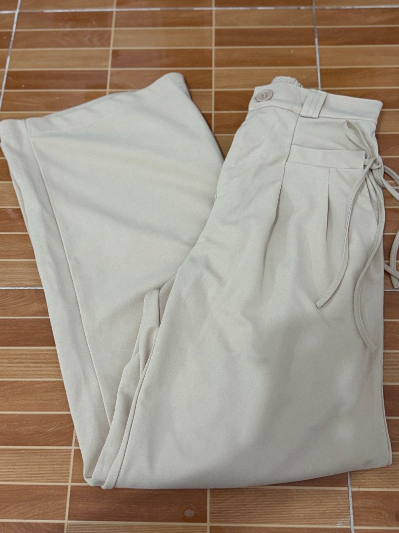 Brown Wide Leg Pants (Category: Other Bottoms) located in Naga. Submitted by sbcookieee (Listing ID 1464720102, Image 1). Description: .
