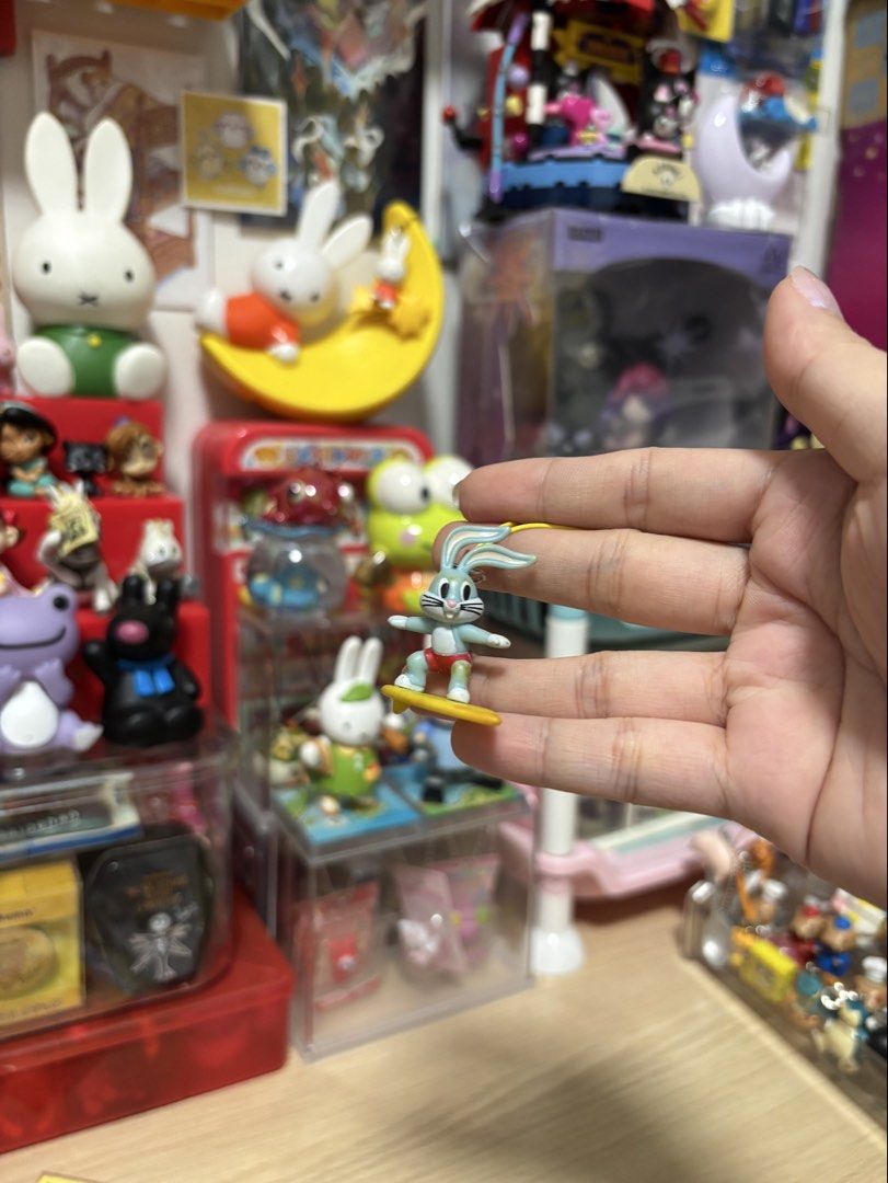 Bugs Bunny Keychain (Category: Other Merchandise) located in Caloocan City. Submitted by meowietrinkets (Listing ID 1464749324, Image 1). Description: with stain.