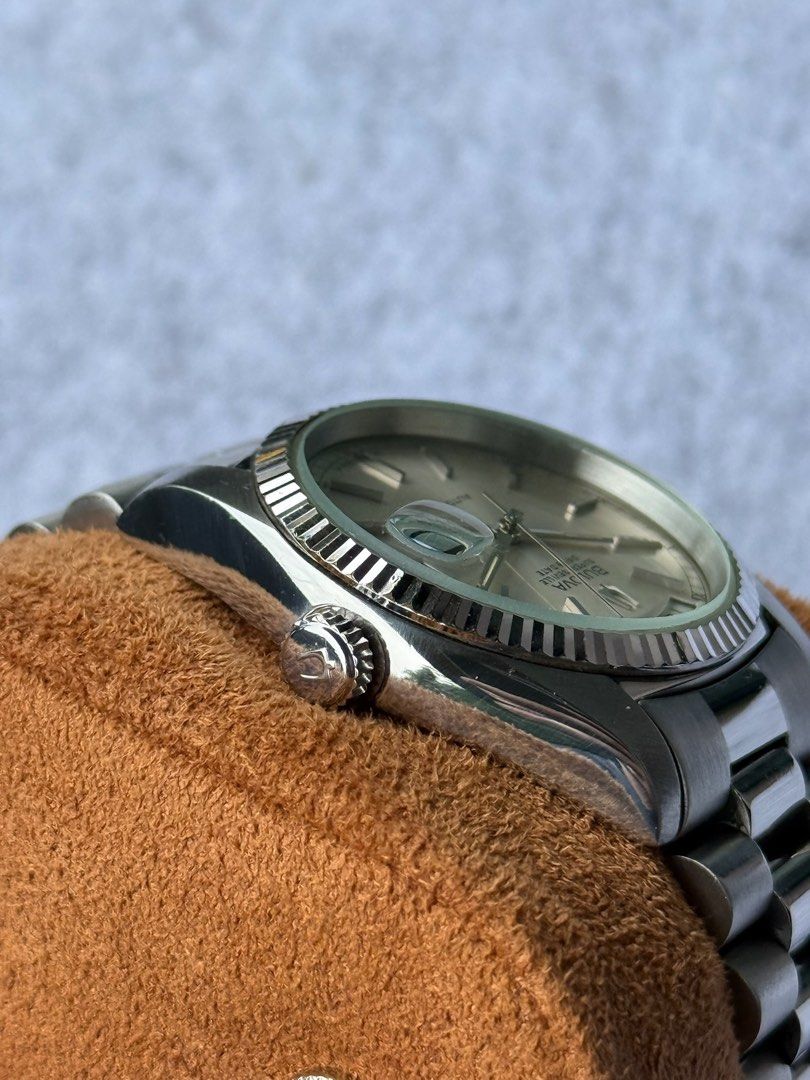 Bulova Super Seville Day-date (Category: Men's Watches) located in Manila. Submitted by watch.cp (Listing ID 1464597890, Image 2). Description: Bulova Super Seville Day Date Ref:4410101 Cal 1373.11(ETA 2834-2) Year: 1982 36mm Will fit up to 7 inch wrist size Shipping via Lalamove or Grab express Location: Manila.