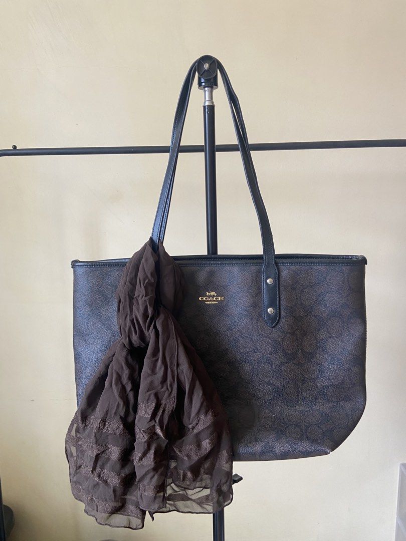 Bunde coach bag/Gucci scarf (Category: Shoulder Bags) located in Binalonan. Submitted by streetem (Listing ID 1464598857, Image 1). Description: .