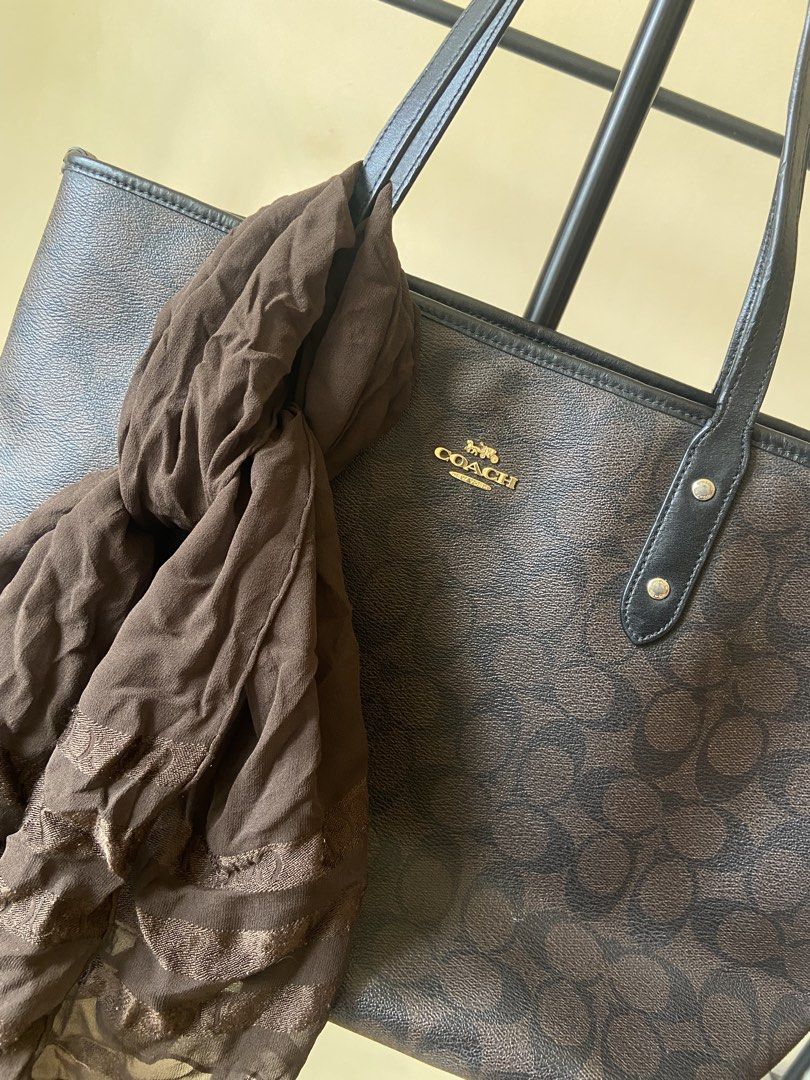 Bunde coach bag/Gucci scarf (Category: Shoulder Bags) located in Binalonan. Submitted by streetem (Listing ID 1464598857, Image 2). Description: .
