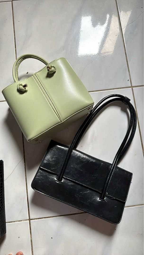 Bundle Bags (Category: Tote Bags) located in Rizal. Submitted by suuhhhbrinuh (Listing ID 1464624573, Image 2). Description: zara green bag/ hand bag & crossbody bag (with detachable sling) black long handle bag - korea esprit crocodile bag - with issue can be fix .