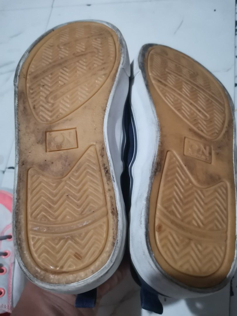 Preloved Navy Blue Canvas Shoes (Category: Babies & Kids Fashion) located in Quezon City. Submitted by c_and_a_haus (Listing ID 1464664402, Image 3). Description: Size 33. Good for slim feet.