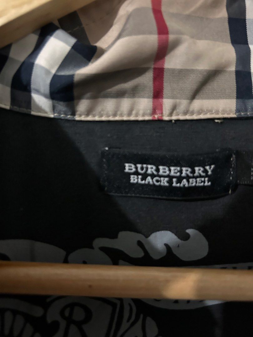 Burberry Black Label Nova Check Zip Vest (Category: Vests) located in Manila. Submitted by livedog-d301 (Listing ID 1464734412, Image 2). Description: - Authentic Burberry Black Label & Burberry London branding - Classic beige nova check pattern with stylish black contrast sides - Comfortable cotton and elastane blend material - High collar design with black ribbing trim - Unique large equestrian knight graphic printed on the inner lining - Perfe