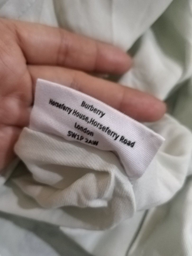 Burberry Garment Bag (Category: Luxury Bags & Wallets) located in Digos. Submitted by thrifted-sheila04 (Listing ID 1464590668, Image 3). Description: .