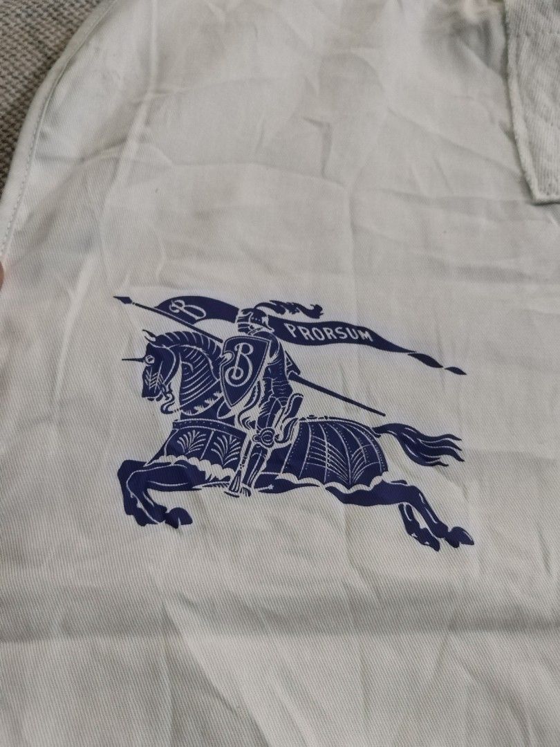 Burberry Garment Bag (Category: Luxury Bags & Wallets) located in Digos. Submitted by thrifted-sheila04 (Listing ID 1464590668, Image 2). Description: .
