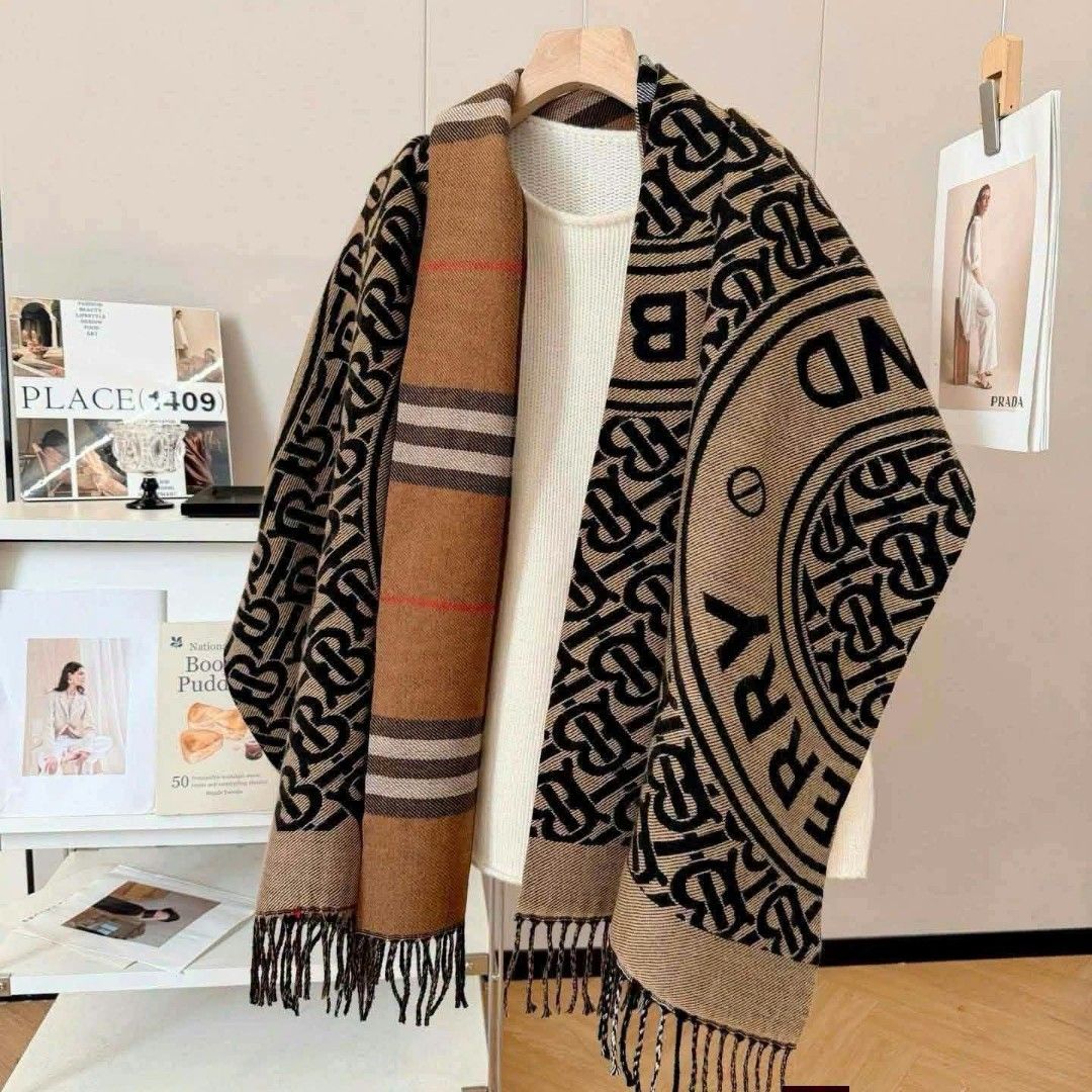 Burberry Nova Check Scarf (Category: Scarves) located in Pasig City. Submitted by farahoma15 (Listing ID 1464626116, Image 3). Description: - Classic Burberry Nova Check pattern - Signature Burberry print all over - Fringed edges for added detail - Luxurious feel and appearance - Perfect for adding designer style to any outfit - Versatile and timeless accessory.