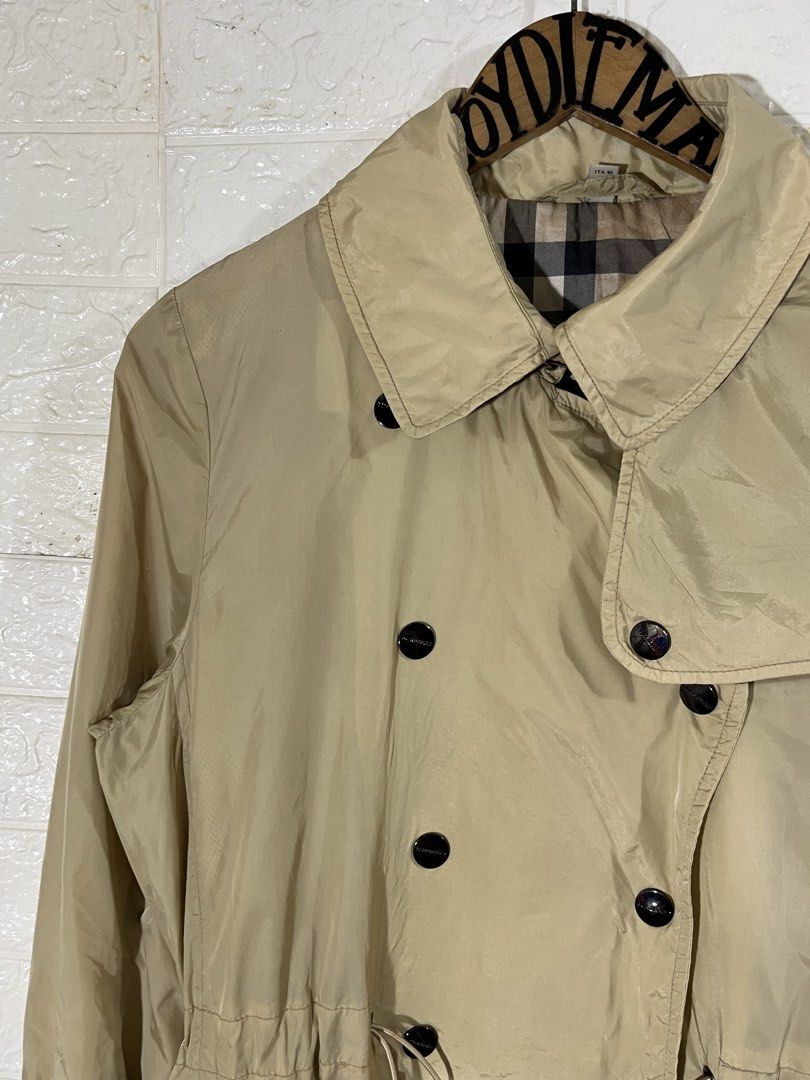 burberry slim trench coat (Category: Coats, Jackets and Outerwear) located in Manila. Submitted by lloydiemmfmannn (Listing ID 1464615044, Image 3). Description: burberry slim fit trench coat sz 6us on tag w20 l29 b33 flaws: pasay location ig: ALLIN.THRIFT.
