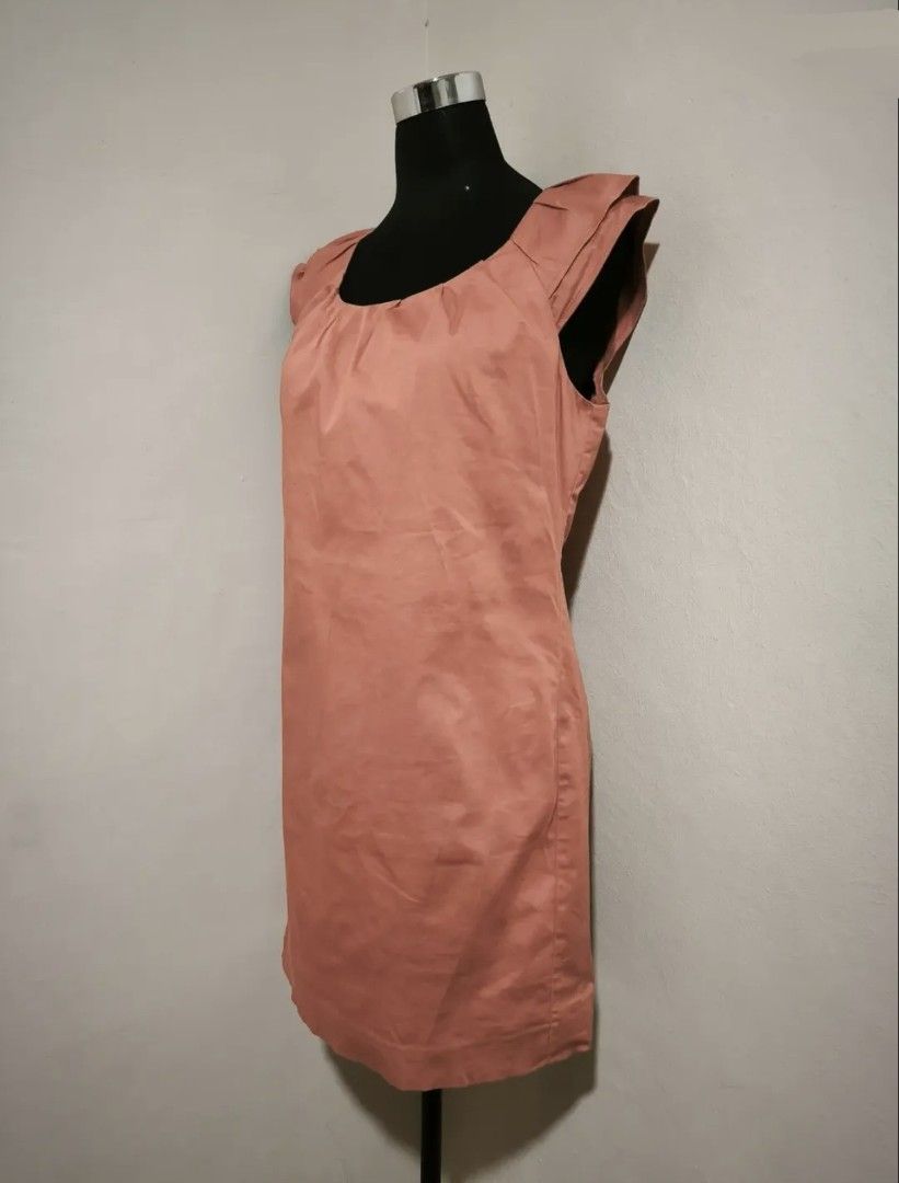 Burnt orange dress (Category: Dresses) located in Manila. Submitted by wearforce (Listing ID 1464593114, Image 1). Description: Love 21 Burnt orange dress can fit M-L good condition no issues color rate 9/10 170 + sf.