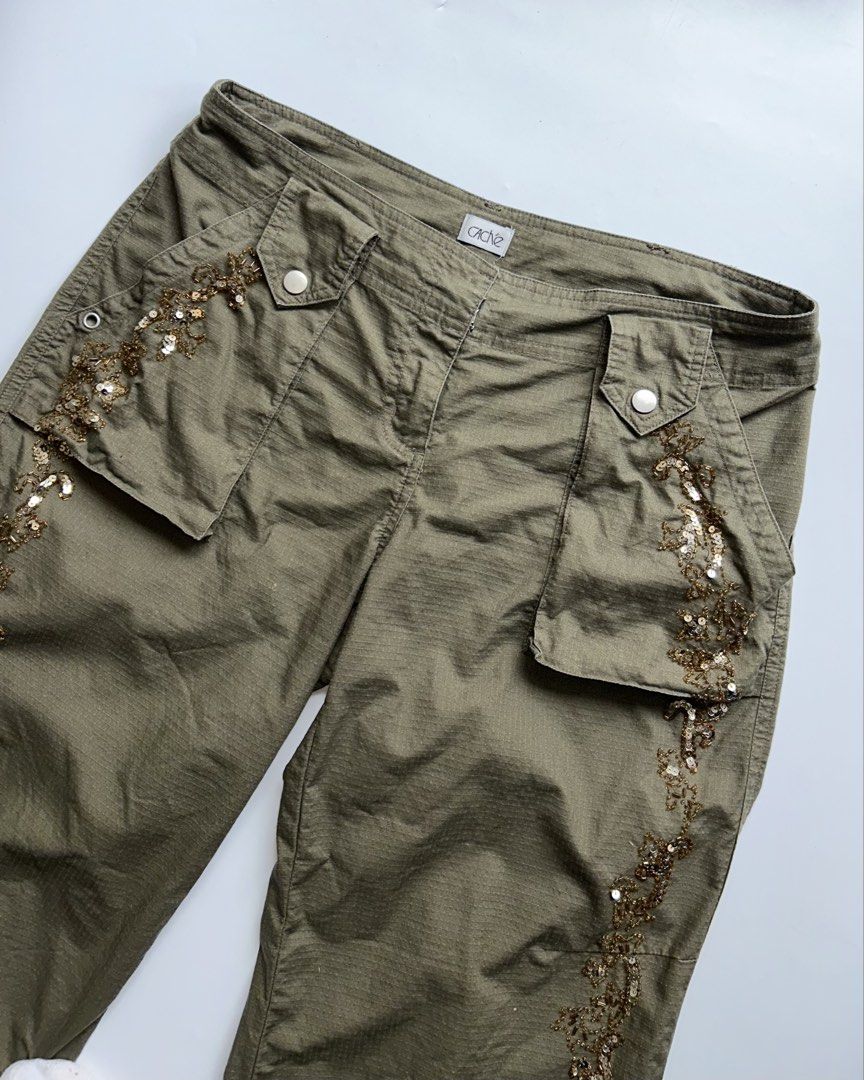 cache y2k beaded capri pants (Category: Other Bottoms) located in Lipa City. Submitted by mayumi.vtg (Listing ID 1464631920, Image 2). Description: ❀ waist: 32-33in | length: 31.5in ❀ 100% cotton, complete beadings & sequins, foldable hem.