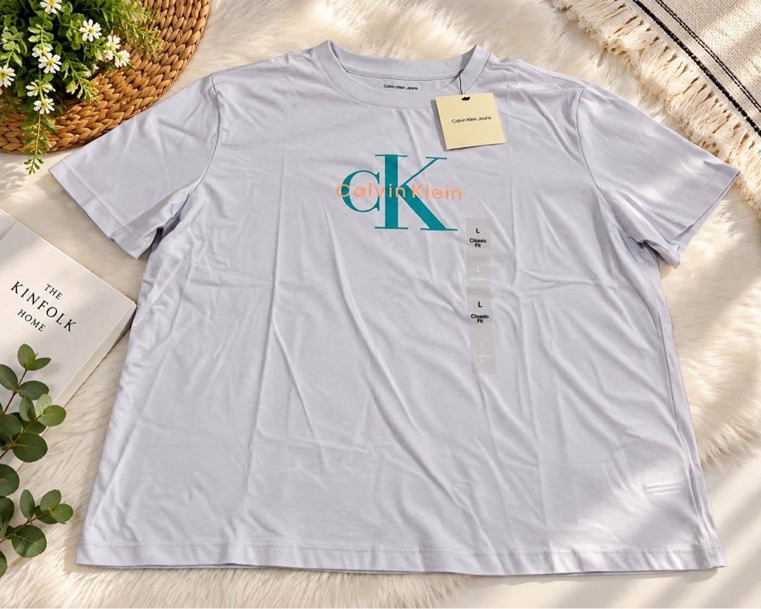 Calvin Klein Tshirt (Category: Shirts) located in Santa Rosa. Submitted by ninaparis (Listing ID 1464589262, Image 3). Description: Original Calvin Klein Classic Fit Shirt for Women Size Large.